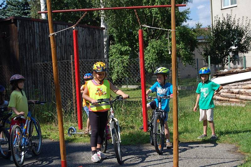 KOL se malí táborníci chopili s nadšením, bylo vidět, že s cyklistikou mají bohaté zkušenosti.  