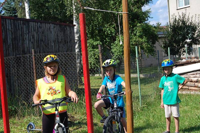 KOL se malí táborníci chopili s nadšením, bylo vidět, že s cyklistikou mají bohaté zkušenosti.  