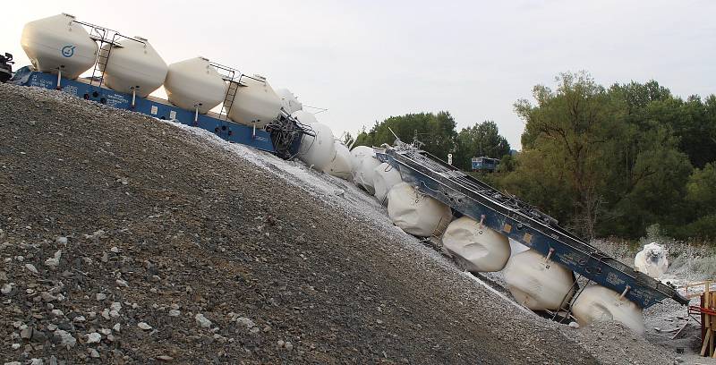 Železniční nehoda poblíž Mariánských Lázní se stala v úseku, kde vlaky jezdí kvůli stavbě mostu po náhradní koleji.