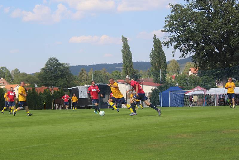 V Dolním Žandově oslavovali fotbalisté třicetileté výročí postupu.