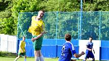 Nejdecký FK udolal před svými fanoušky Františkovy Lázně (ve žlutém) v poměru 2:1.