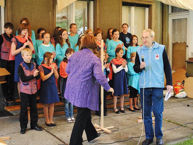 Zahradu ašského Azylového domu navštívil po letech Mons. František Radkovský.