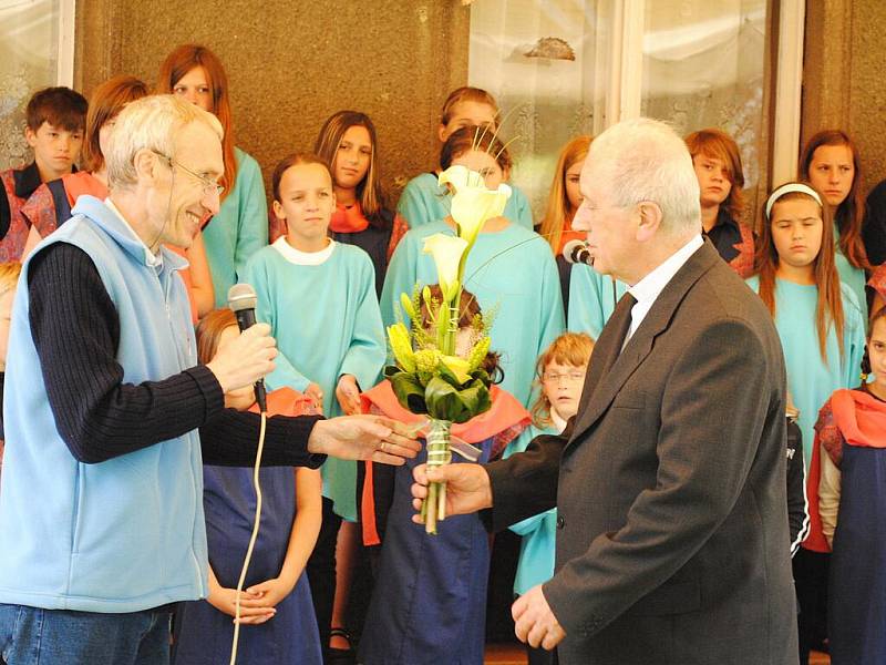 Zahradu ašského Azylového domu navštívil po letech Mons. František Radkovský.