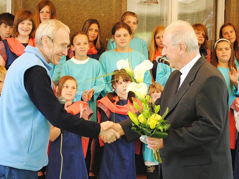 Zahradu ašského Azylového domu navštívil po letech Mons. František Radkovský.