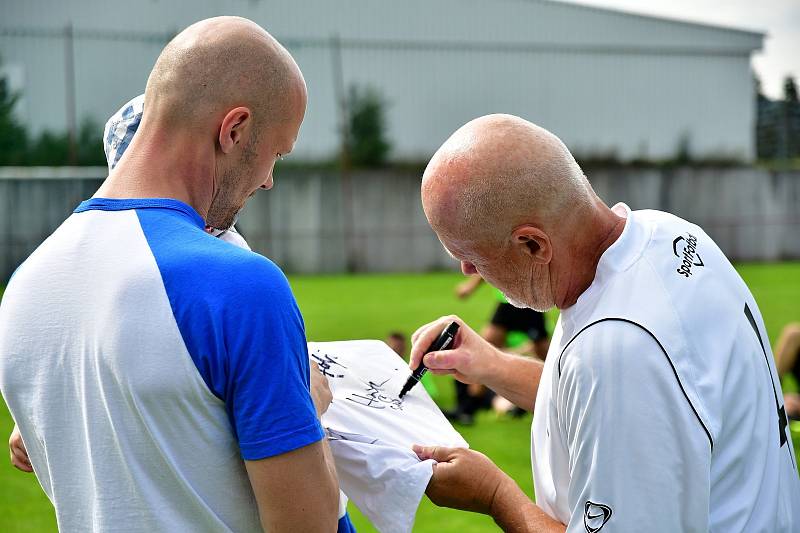 Sigi team v benefičním utkání pokořil Potůčky v poměru 10:4.