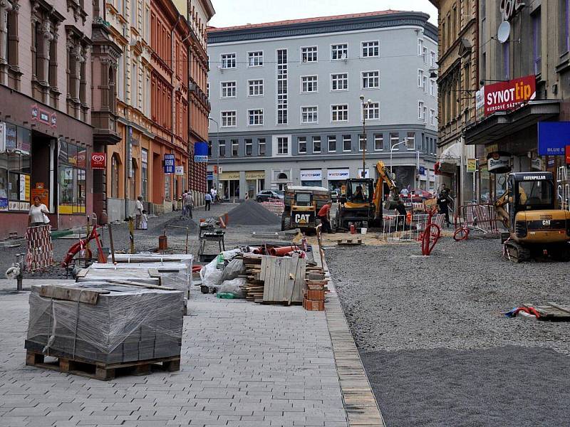 Chebany ostře sledovaná rekonstrukce pěší zóny se pomalu blíží ke konci I. etapy. Ta má být hotová do 31. srpna