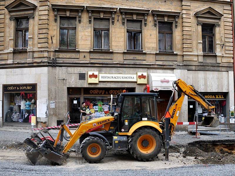 Chebany ostře sledovaná rekonstrukce pěší zóny se pomalu blíží ke konci I. etapy. Ta má být hotová do 31. srpna