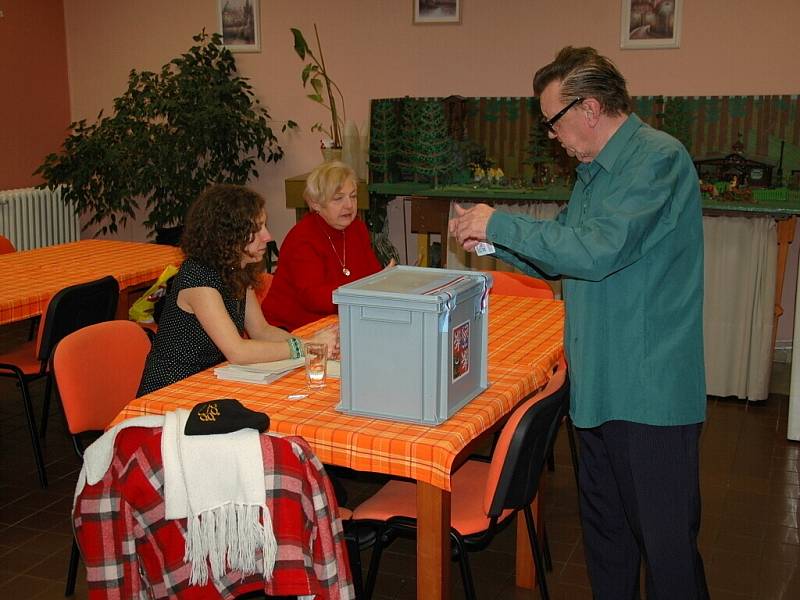 První kolo prezidentských voleb mají za sebou i obyvatelé z Domova pro seniory na chebském sídlišti Skalka.