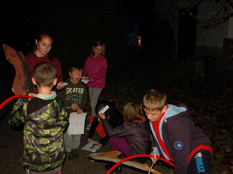 Nocovku si užívaly děti v Domě dětí a mládeže Sova v Chebu.