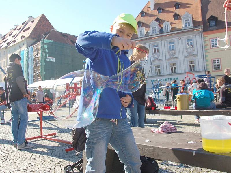 Věda před radnicí v Chebu 2015.