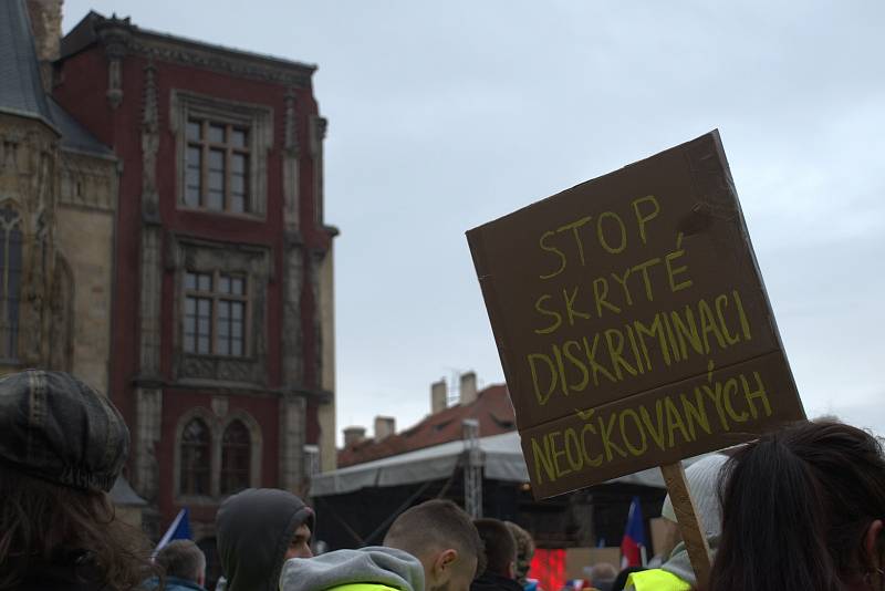 Fotografky ze západu Čech zachytily atmosféru protestů na Staroměstském náměstí