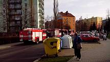 Pět hasičských jednotek v chebské ulici Palackého znepokojilo občany. 