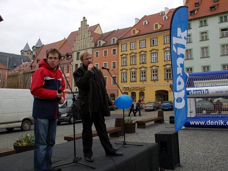 Den s Deníkem na chebském náměstí Krále Jiřího z Poděbrad