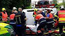 Havárii osobního auta u Ovesných Kladrub řešily ve čtvrtek záchranné složky.