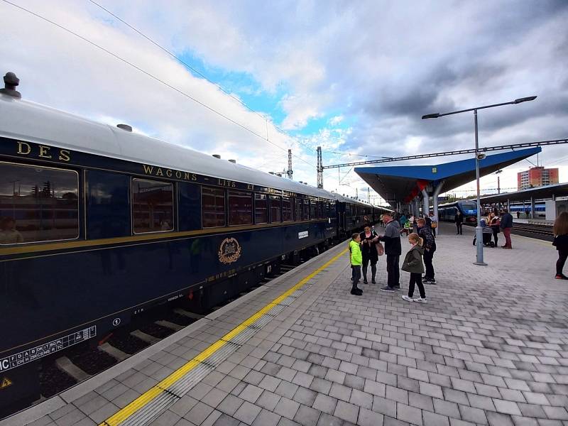 Legendární vozy Orient Expressu byly k vidění na chebském nádraží.