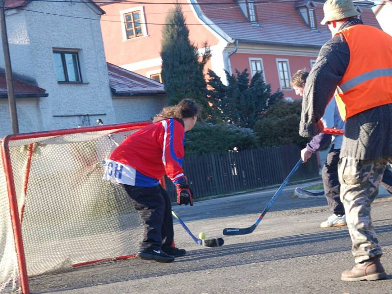 Milíkovští hokejisté přivítali nový rok tradičním utkáním.