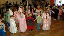 Děti z Chebska si o víkendu užívaly na karnevalu v restauraci v chebské části Háje. 