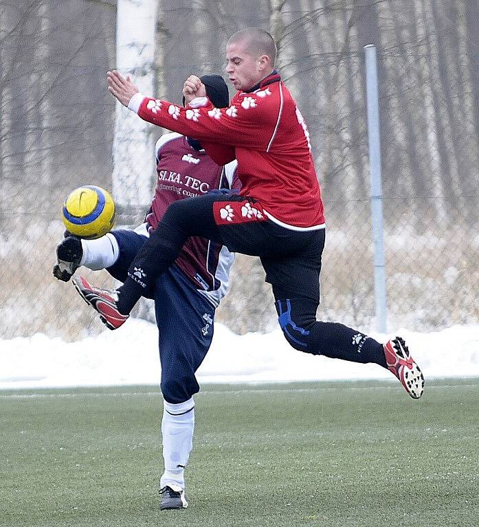 První zápasy zimního fotbalového turnaje ve Františkových Lázních. (ve žlutém Františkovy Lázně, zelení Habartov, červení Union, fialoví Hazlov)