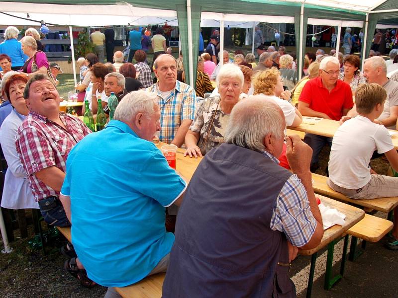 Několik stovek hostů z Lubů a německého města Erlbach a dalších měst zavítalo o víkendu do Lubů. Konal se tu již devatenáctý ročník Hraničních slavností. 