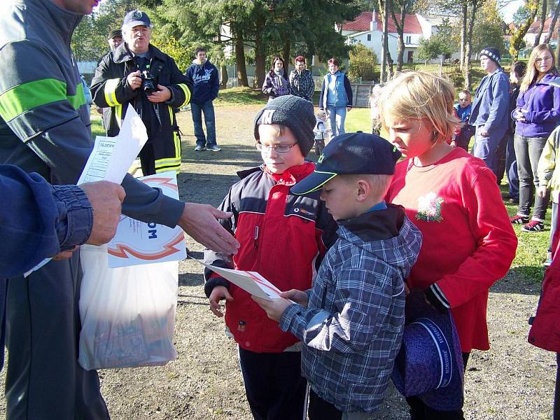  Podzimní část celostátní hry Plamen mají za sebou mladí hasiči z Chebska. Ti se v mrazivém počasí sešli v Plesné, aby se zúčastnili branného závodu neboli závodu hasičské všestrannosti. 