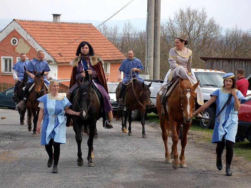 Seebergské hry, slavnostní otevírání hradu Seeberg na Františkolázeňsku, přilákaly stovky návštěvníků