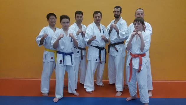 Účastníci tréninku shinkyokushinkai karate  ve Františkových Lázních: Doan, Nerad, Čadek, Csekés, Vališ, Hroch (vzadu), Trpák.