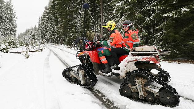 U rozhledny Havran o víkendu slouží dobrovolní záchranáři z Mountain Rangers Záchranné služby Royal Rangers Anna Krzeminská a Ladislav Kucharčuk.