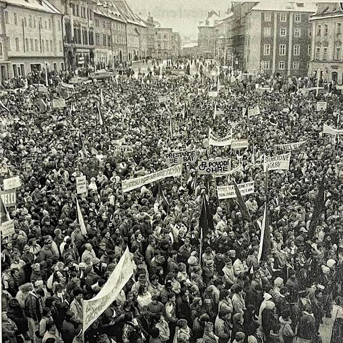 17. listopad  byl plný nadějí a obdobím politických změn v Československu, které roku 1989 vedly k pádu komunistického režimu.