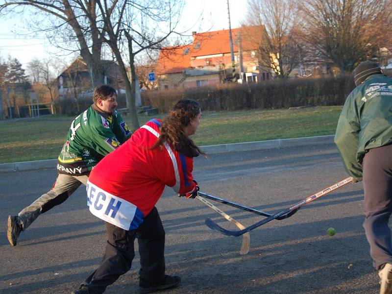 Milíkovští hokejisté přivítali nový rok tradičním utkáním.