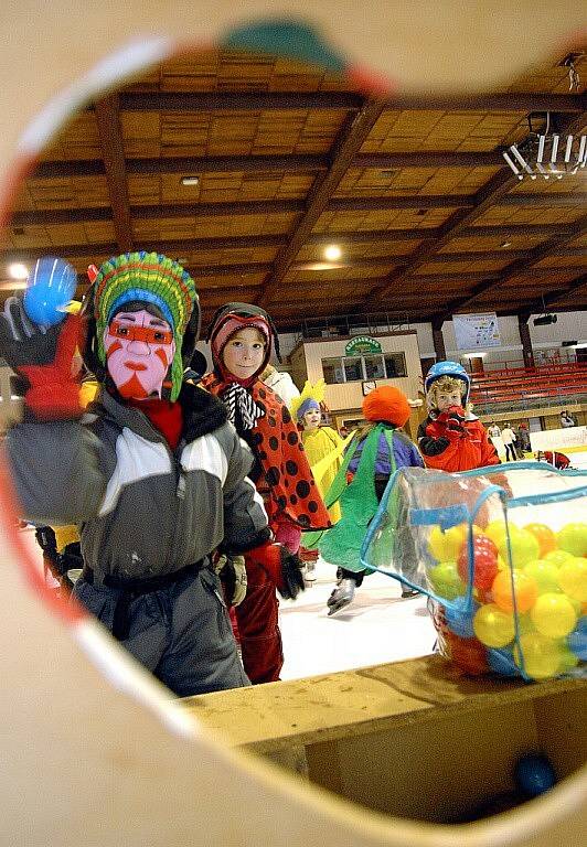 Karneval Školičky bruslení na zimním stadionu v Mariánských Lázních