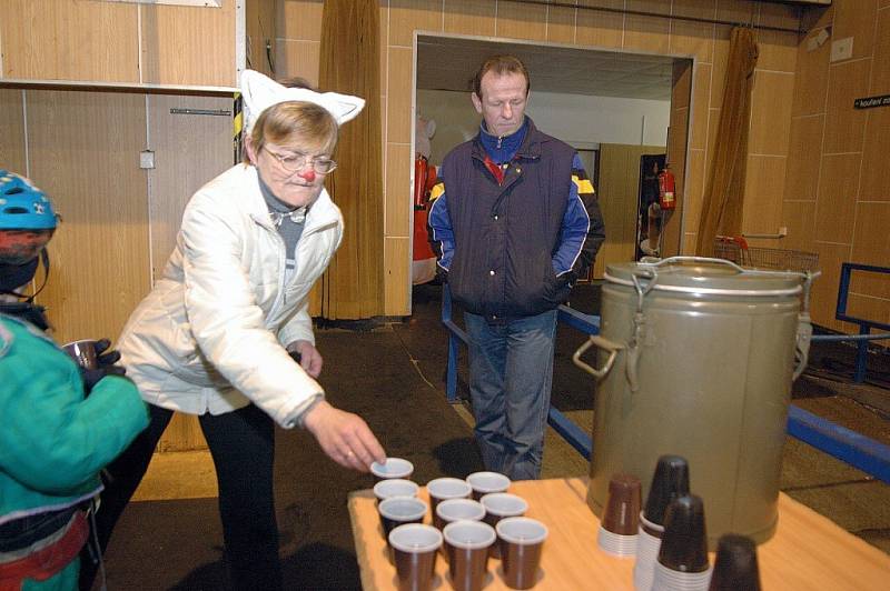 Karneval Školičky bruslení na zimním stadionu v Mariánských Lázních