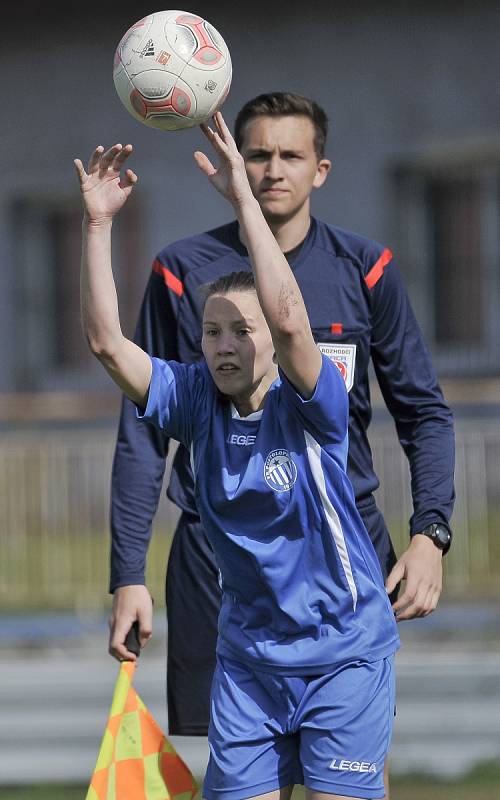 Fotbalistky Hvězdy Cheb pokračují v kvalitních výkonech na jaře a počtvrté za sebou zvítězily. Na stadionu Lokomotivy porazily celek Postoloprt 7:2