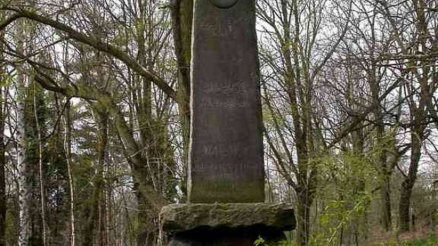 Obelisk na hřbitově válečných zajatců z 1. světové války v Chebu - Podhradě