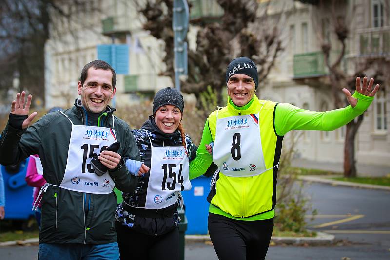 Park patřil běžcům a chodcům. Sportovali pro dobrou věc.