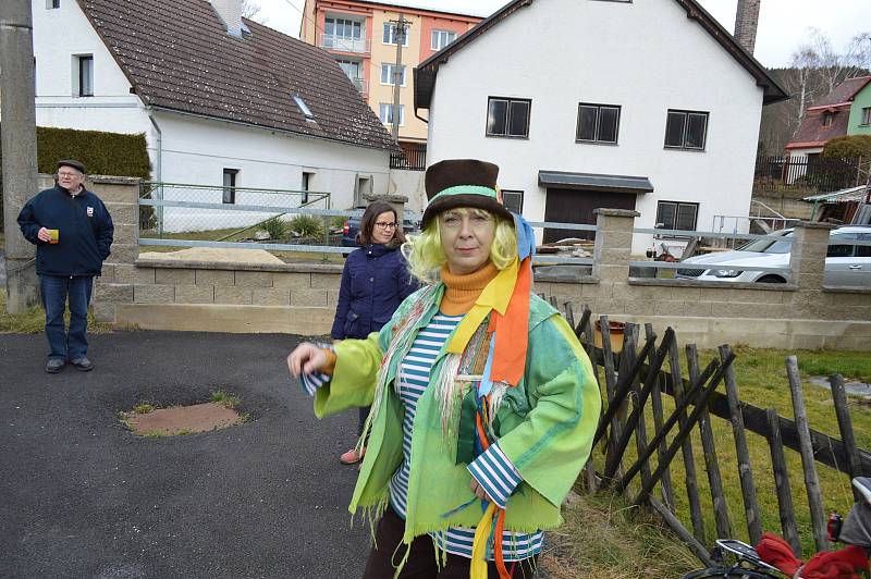 Staročeské i ´moderní´ postavičky dorazily na sedmnáctý ročník Milíkovského masopustu.