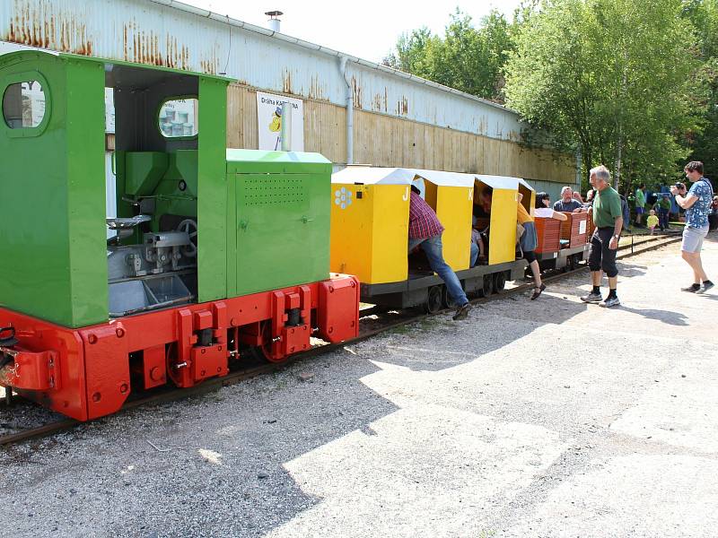 I letos si mohou lidé vychutnat jedinečné jízdy na úzkokolejce nedaleko přírodní rezervace Soos. V loňském roce přepravily vláčky několik stovek lidí.