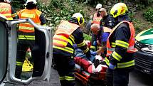 Havárii osobního auta u Ovesných Kladrub řešily ve čtvrtek záchranné složky.