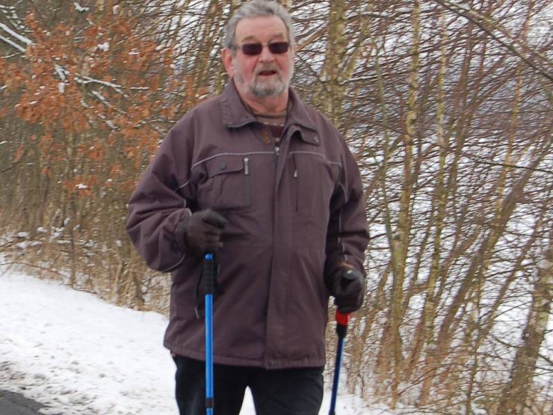 NADŠENCI z Občanského sdružení při Základní škole Františkovy Lázně pořádali už třetí ročník ´Silvestrovského pochodu pro radost´. Trasa vedla od františkolázeňské školy na Seeberg a zpět. Desítky účastníků se skvěle protáhly před večerním slavením. 