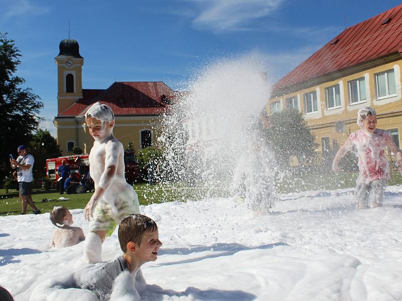 Soutěže si užily milíkovské děti u příležitosti tradiční oslavy dětského dne.