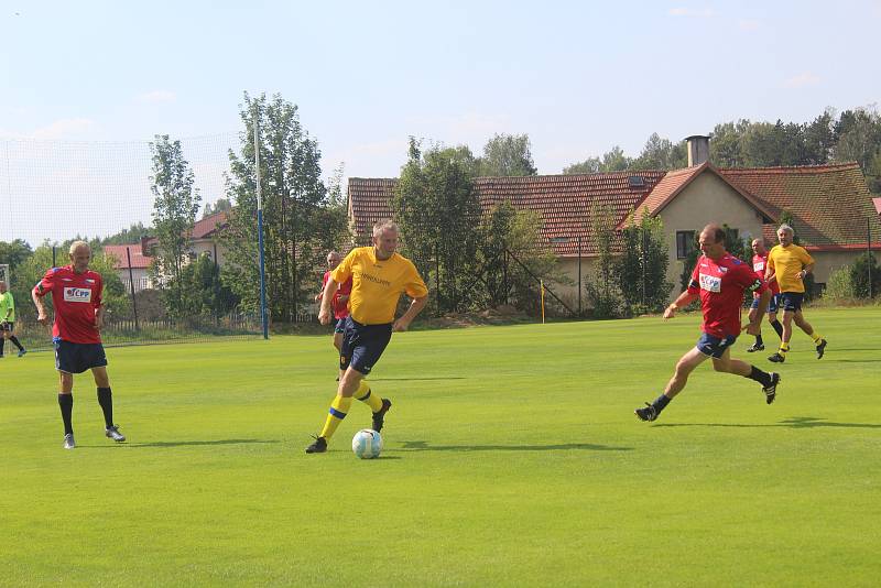 V Dolním Žandově oslavovali fotbalisté třicetileté výročí postupu.