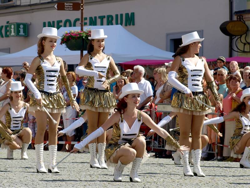 Zahájení 20. ročníku festivalu mládežnických dechových orchestrů a mažoretkových skupin FIJO 2012. 