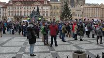 Fotografky ze západu Čech zachytily atmosféru protestů na Staroměstském náměstí