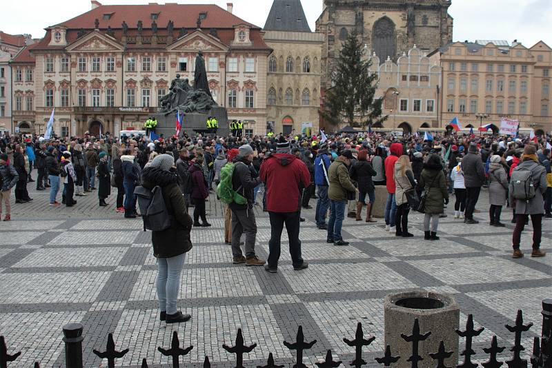 Fotografky ze západu Čech zachytily atmosféru protestů na Staroměstském náměstí