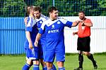 Nejdecký FK udolal před svými fanoušky Františkovy Lázně (ve žlutém) v poměru 2:1.