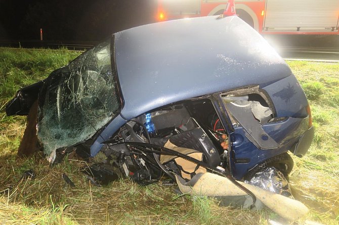 Tři osoby utrpěly zranění při nehodě, která se stala ve středu 2. srpna krátce před 20. hodinou poblíž obce Lipoltov na Chebsku. Na silnici I/21 byl kvůli ní zastavený provoz.