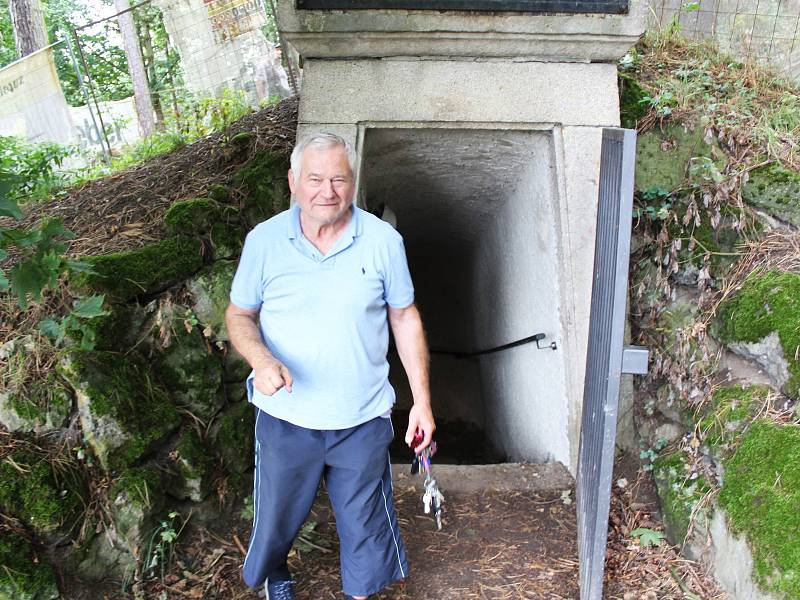 Odborníci se chtějí dozvědět co nejvíce o vyhaslé sopce Komorní hůrkau Františkových Lázní.