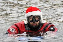 Nultý ročník zimního plavání v Ohři, který je určený výhradně pro potápěče, se uskutečnil v Chebu.
