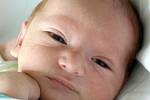 DENIS BERKY se narodil v pátek 8. června v 8.36 hodin. Při narození vážil 3300 gramů a měřil 50 centimetrů. Z malého Deniska se raduje doma v Aši maminka Aneta spolu s tatínkem Františkem.