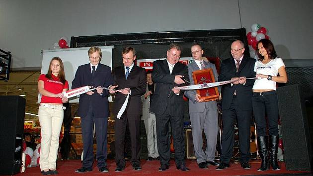 Slavnostní otevření nového chebského hypermarketu Interspar
