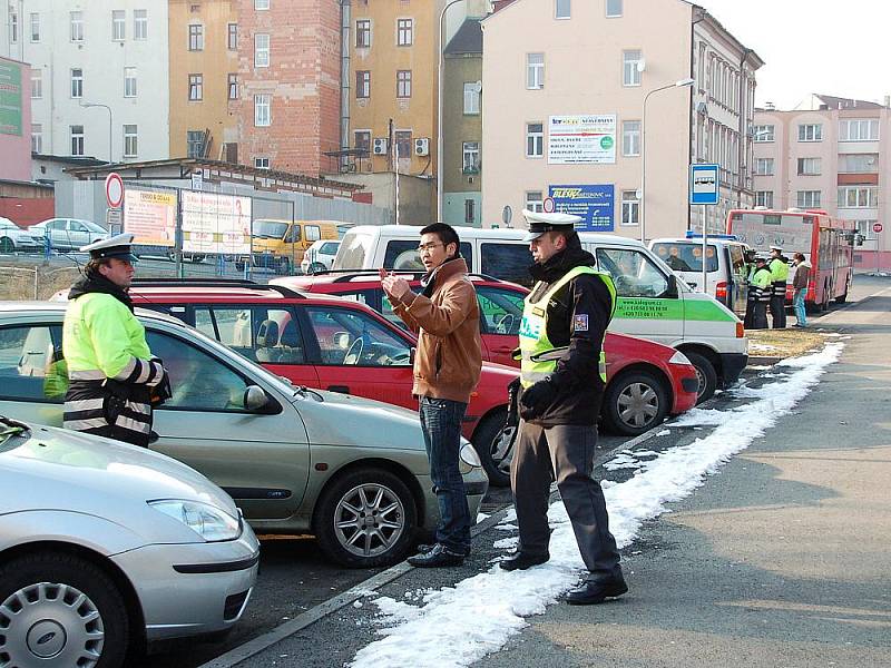 MLADÝ řidič nedokázal zabránit střetu, když mu v Dukelské ulici směrem k Májové vběhl do cesty sedmiletý chlapec.